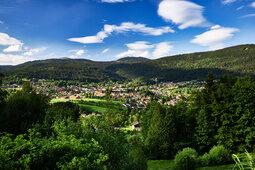 Der atemberaubende Blick über den idyllischen Ort Bodenmais.